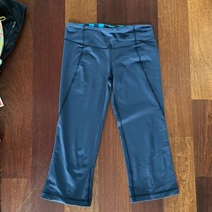Navy blue cropped Lululemon leggings